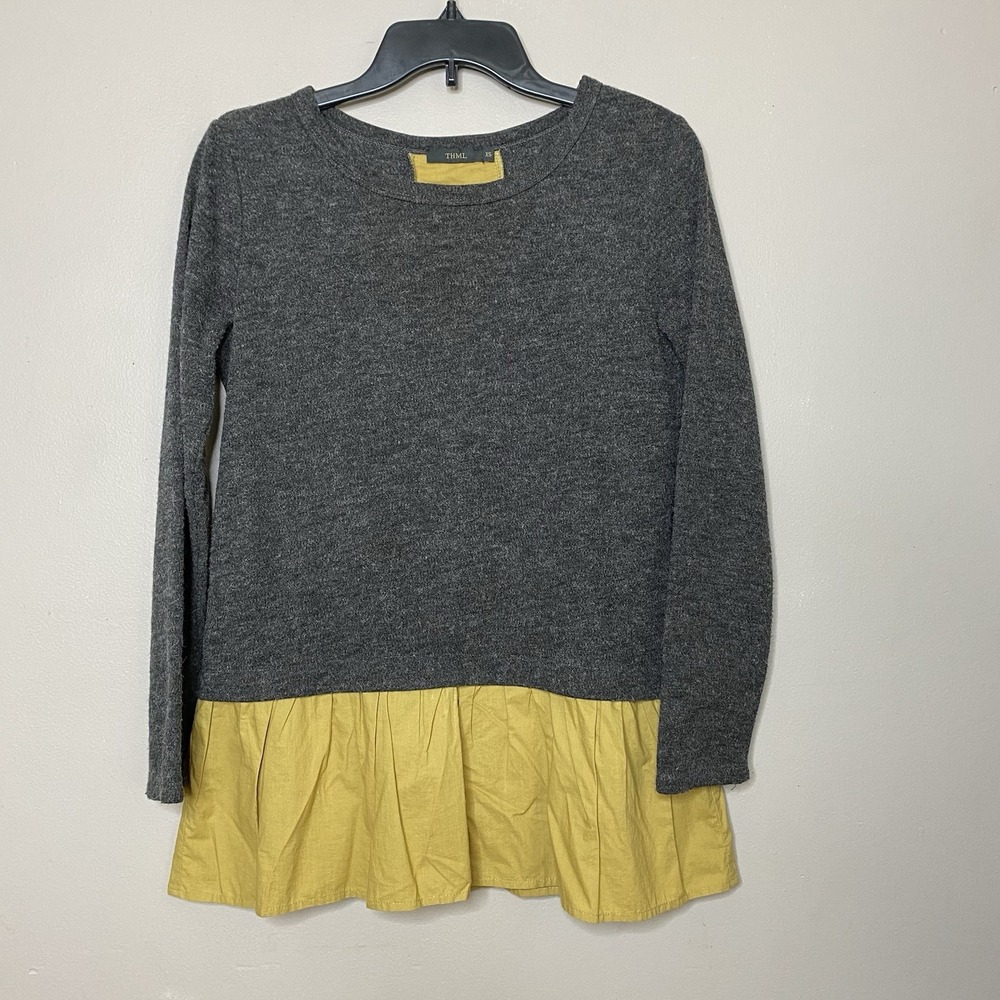 THML Two Tone Dark Gray Gold Knit Sweater‎ Top Women's SZ XS Tiered Back Peplum